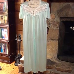 NWT Vintage Vanity Fair dressing gown/robe